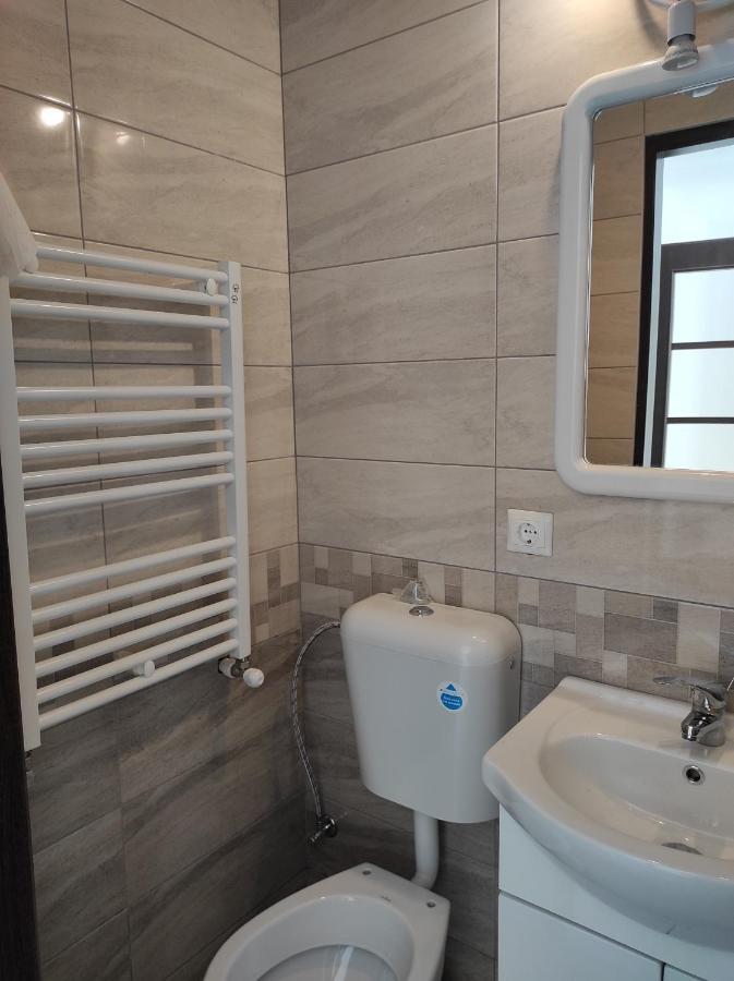 Garsoniera Cocheta Zona Coresi Mall Brašov Exteriér fotografie
