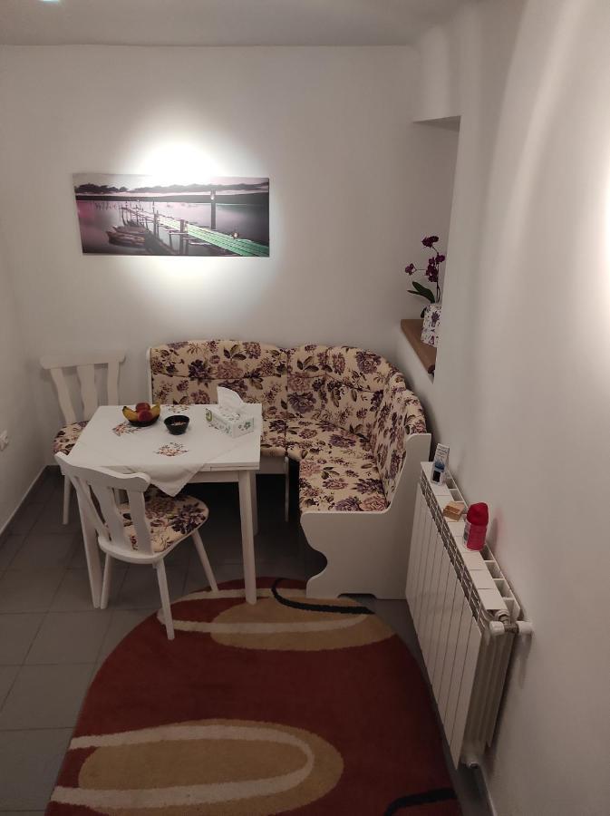 Garsoniera Cocheta Zona Coresi Mall Brašov Exteriér fotografie