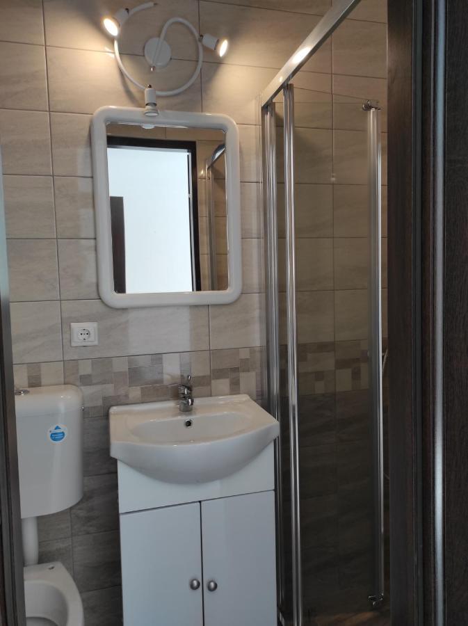 Garsoniera Cocheta Zona Coresi Mall Brašov Exteriér fotografie