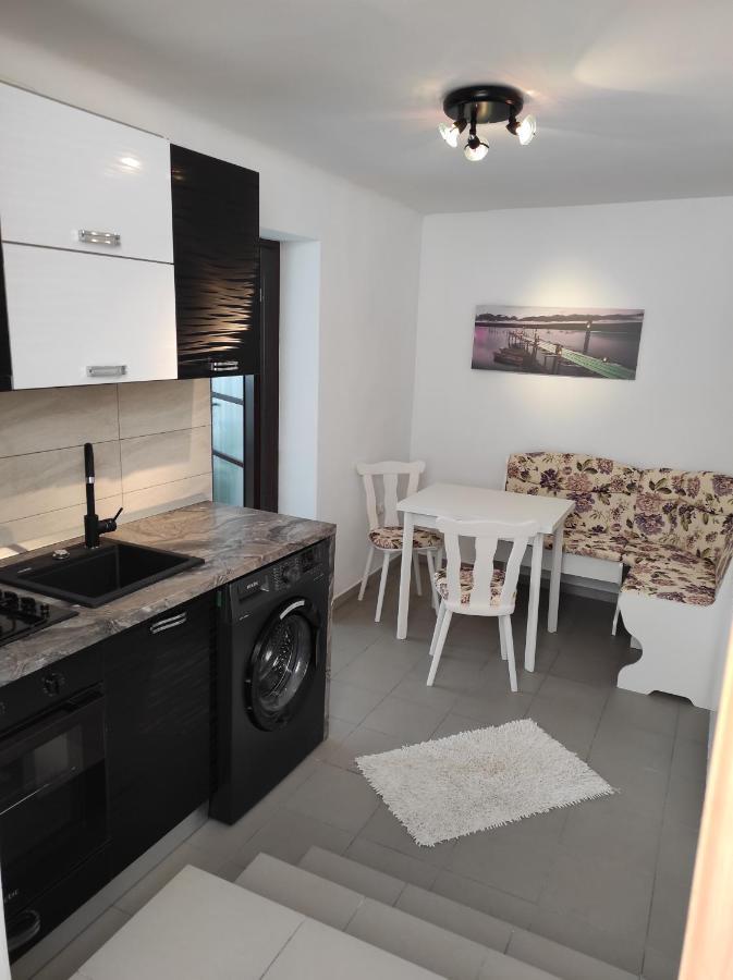 Garsoniera Cocheta Zona Coresi Mall Brašov Exteriér fotografie