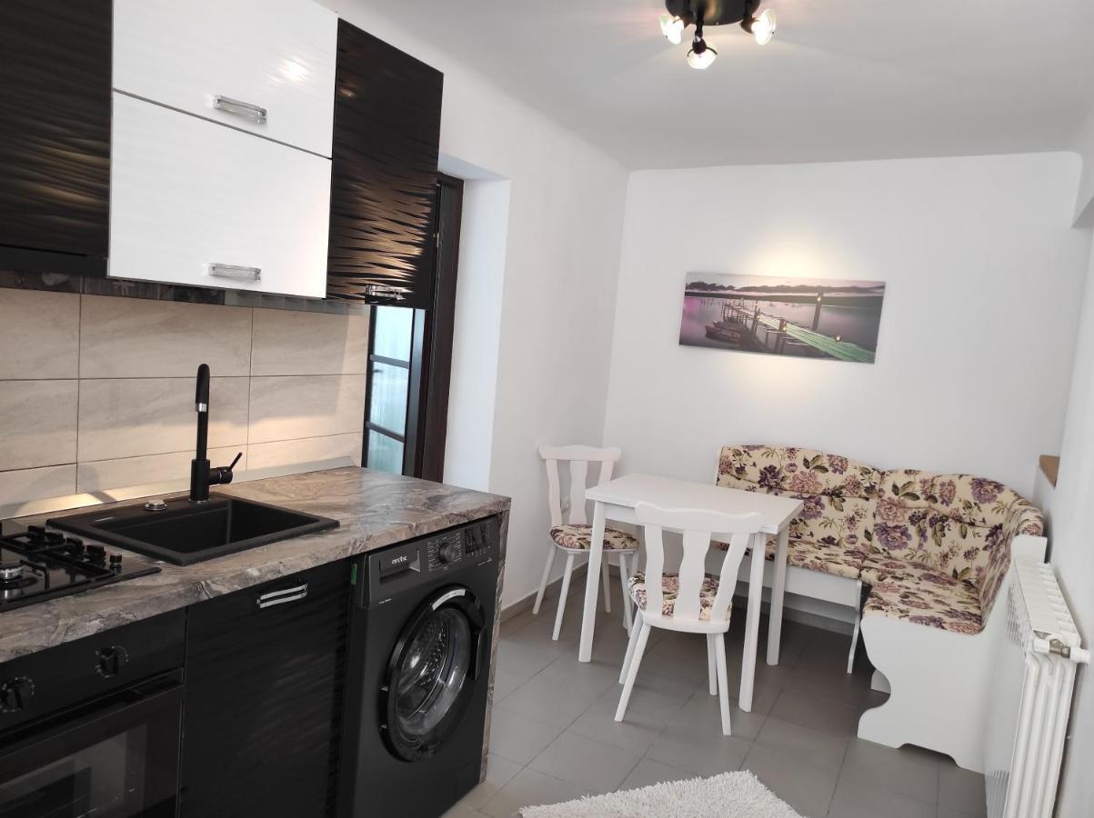 Garsoniera Cocheta Zona Coresi Mall Brašov Exteriér fotografie